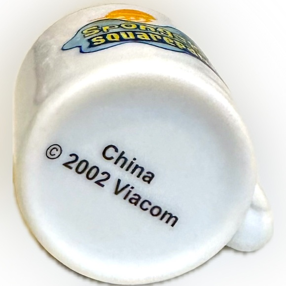 VTG 2002 TINY SPONGEBOB SQUAREPANTS CERAMIC MUG CUP MINI VIACOM COLLECTIBLE 1.25 - Picture 3 of 7